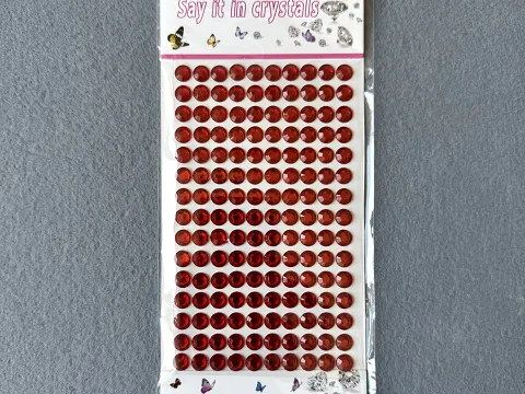 Стразы на клеевой основе