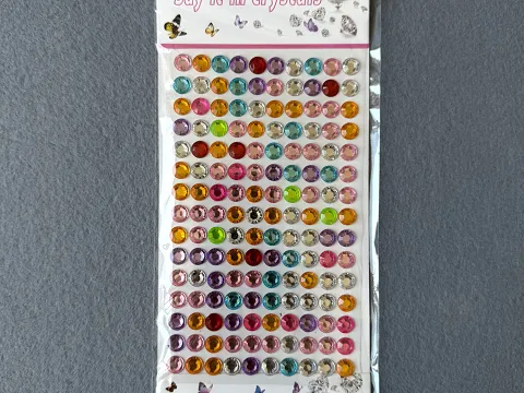 Стрази на клейовій основі