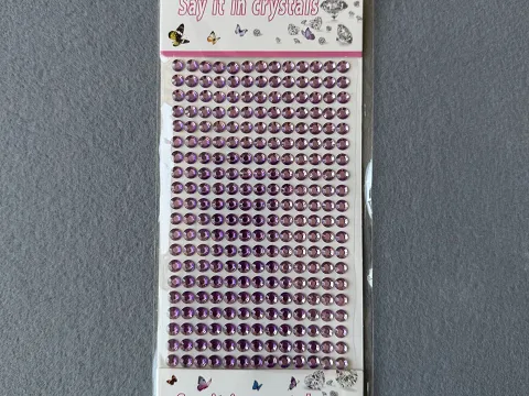 Стразы на клеевой основе