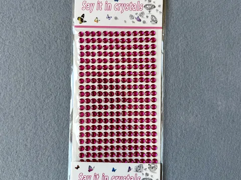 Стразы на клеевой основе