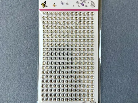 Стрази на клейовій основі