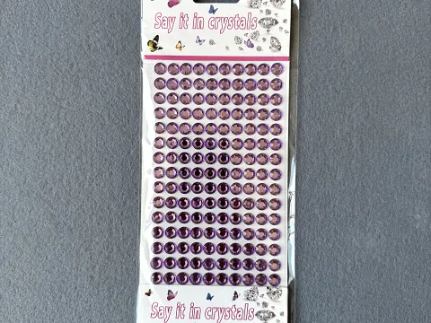 Стразы на клеевой основе