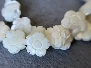 Перламутр Квітка - 12 мм