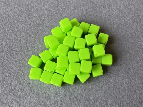 Намистини пластикові - Куб - 10мм