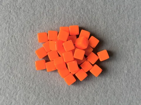 Намистини пластикові - Куб - 10мм