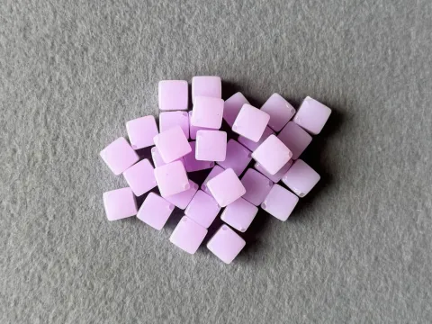 Намистини пластикові - Куб - 10мм