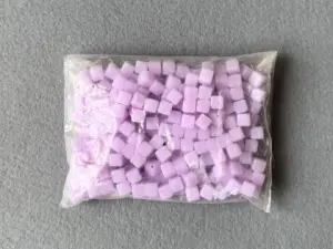 Намистини пластикові - Куб - 10мм