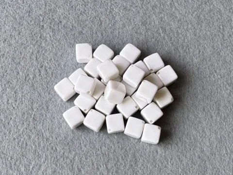 Намистини пластикові - Куб - 10мм