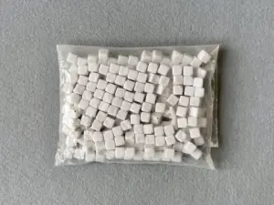 Намистини пластикові - Куб - 10мм