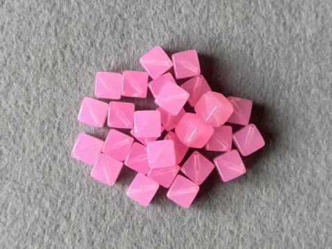 Намистини пластикові - Куб - 10мм