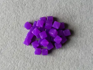 Намистини пластикові - Куб - 10мм