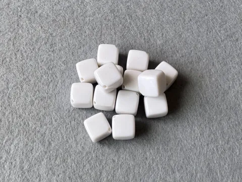 Намистини пластикові - Куб - 13мм