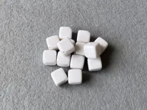 Намистини пластикові - Куб - 13мм