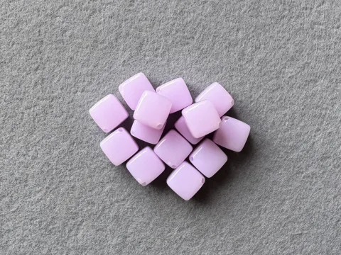 Намистини пластикові - Куб - 13мм