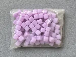 Намистини пластикові - Куб - 13мм