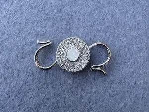 Карабін подвійний з опалом та цирконієм