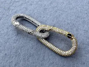 Карабін двосторонній з цирконієм.