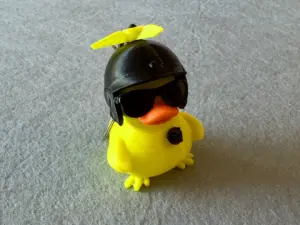 Брелок Качка у шоломі надрукований на 3Д принтері